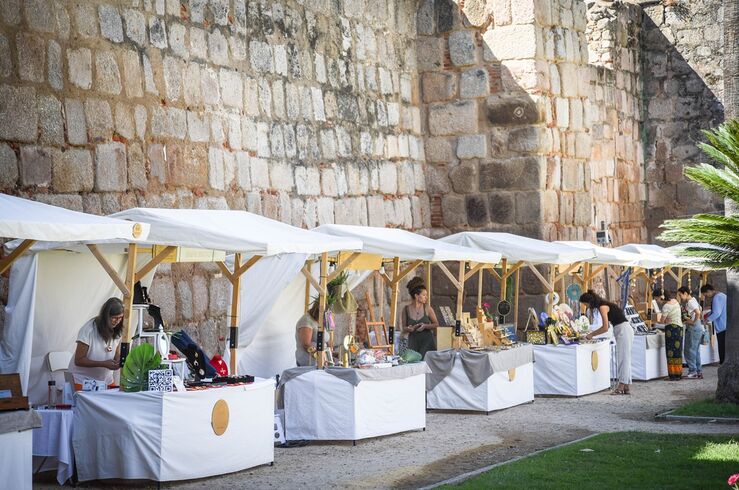 El Parque de las Méridas del Mundo acoge nueva edición del Mercado de Artesanía de Verano