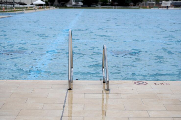 Una vivienda con piscina encarece su precio un 9,6% en Badajoz y un 7,9% en Cáceres
