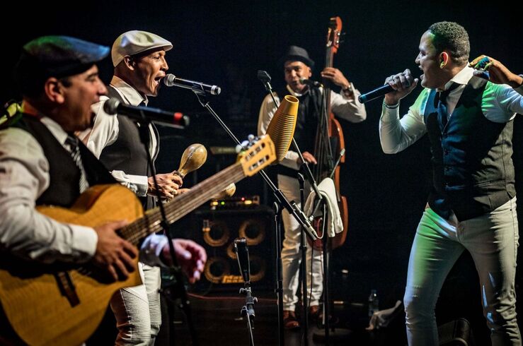 Los Conciertos de Pedrilla en Cáceres se despiden con el son cubano del Septeto Naborí