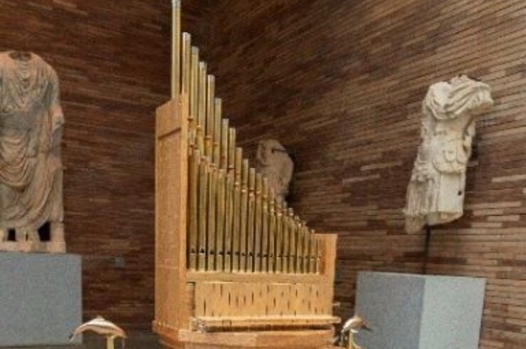 El MNAR de Mérida presenta el hydraulis, el primer instrumento de teclado de la historia