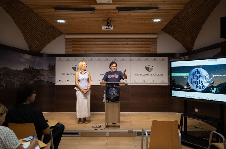El programa AstroCáceres regresa con actividades por provincia para observar las estrellas