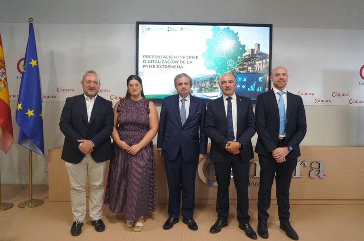 Extremadura reduce un 57% los tiempos de tramitación y un 70% la documentación exigida