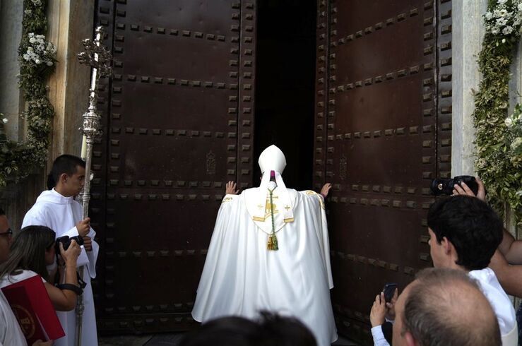 La Catedral de Badajoz abre su Puerta Santa para celebrar un Año Jubilar