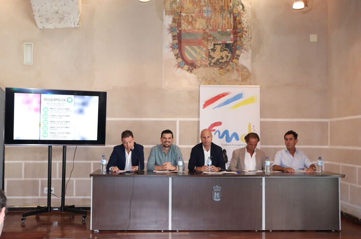 Extremadura reúne a 260 profesionales veteranos de pádel en torno a su campeonato nacional