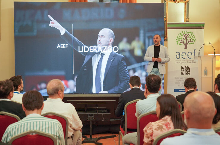 Chus Mateo dirigirá jornada extraordinaria de entrenamiento organizada por FExB en Mérida