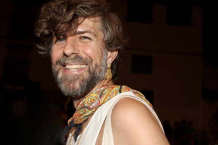 Santi Senso recrea una nueva fiesta ancestral en Collado de la Vera con El Barbas Hariná