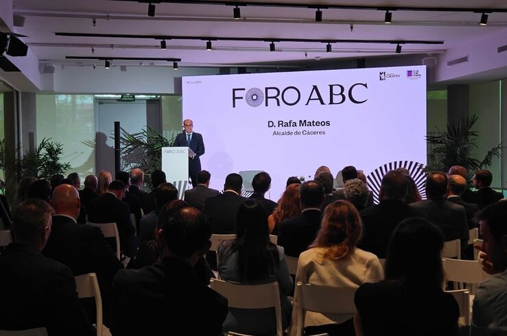 Rafael Mateos acusa a Pedro Sánchez de torpedear desarrollo de suelo industrial en Cáceres