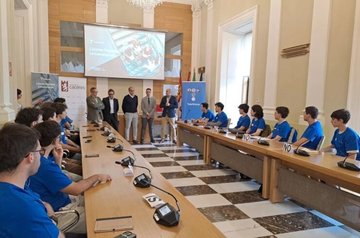 Cátedra Telefónica de la UEx celebra programa Líderes Digitales Universitarios 2026
