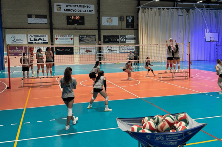 El Voleibol Arroyo inicia la temporada este domingo en casa frente al CV Sanse