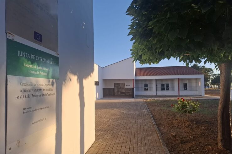 PGEx: 110 millones para obras en centros educativos y 12,5 millones más a personal