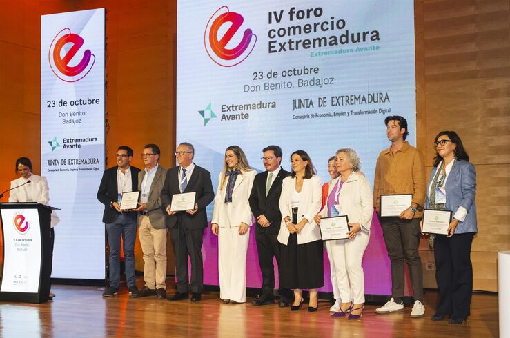 Santamaría destaca capacidad adaptar de comerciantes y valor combinar tecnología y consumo