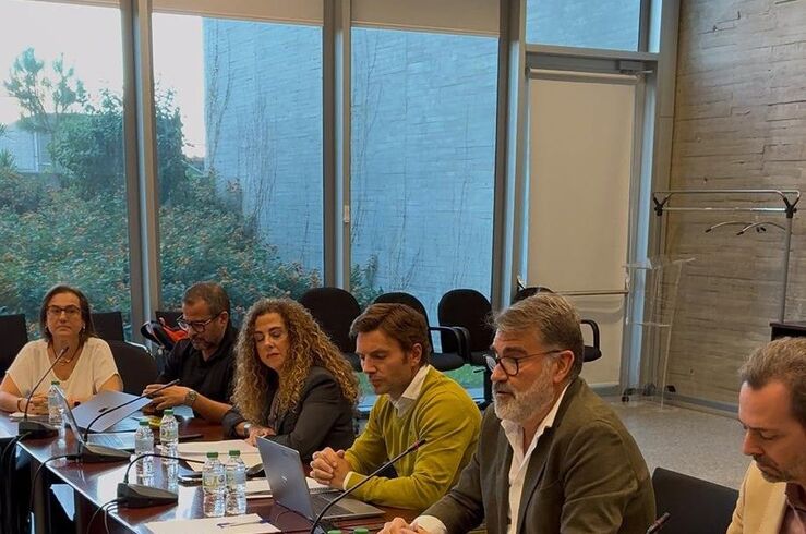 Colegios e institutos suspenderán clases a mediodía 3 diciembre por elecciones sindicales