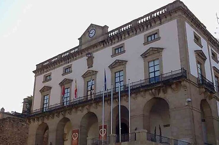Ayuntamiento de Cáceres aprueba una Oferta Pública de Empleo con 17 plazas y nueva RPT