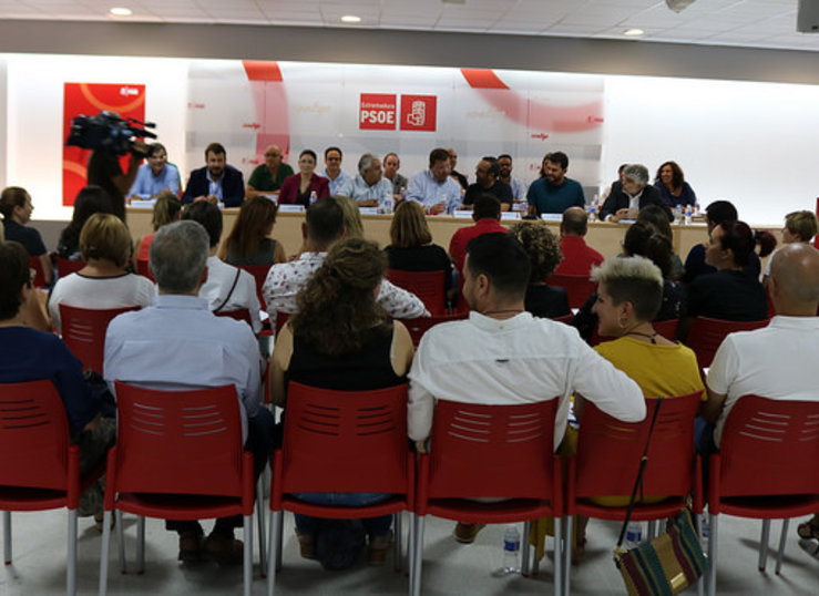 El PSOE considera de charanga y pandereta la oposicin de Monago 