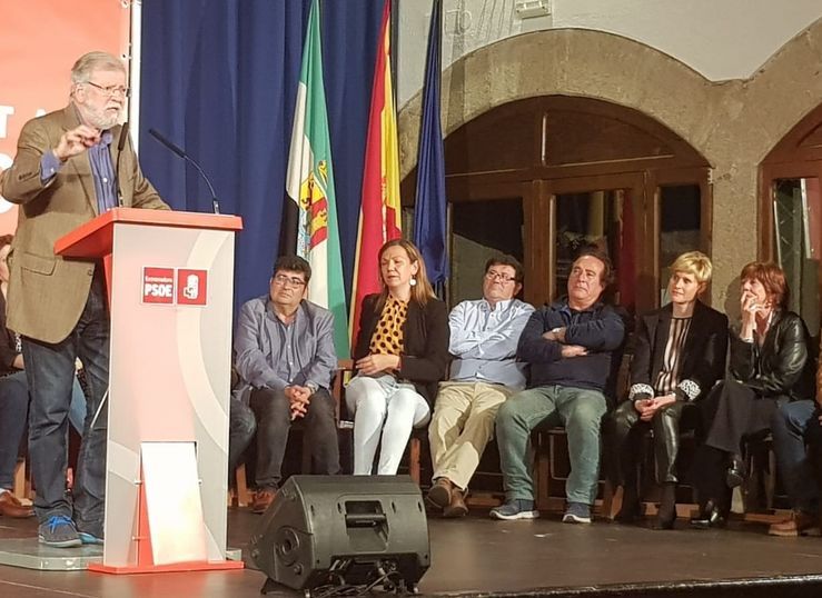 Ibarra reafirma que el PSOE va a defender la Constitucin con uas y dientes