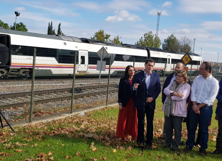 Albert Rivera aboga por recuperar la igualdad de Extremadura con un tren digno