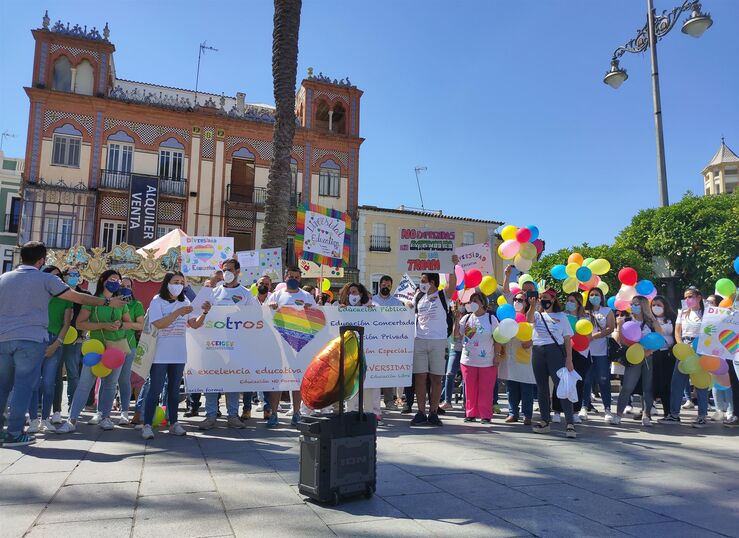 Guarderas de Extremadura protestan contra modelo nico de la Junta de 0 a 3 aos
