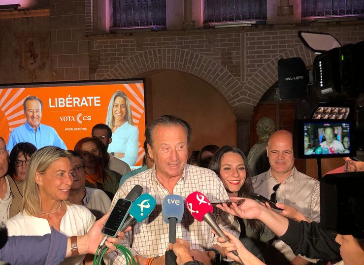 Baselga pide que piensen en CS como una solucin a los 35 aos de desastre del PSOE