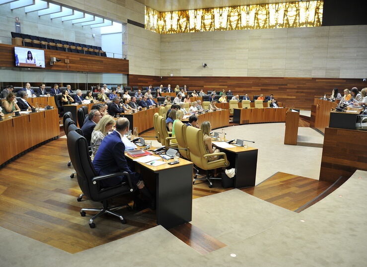 Cinco diputados del PP toman posesin en la Asamblea de Extremadura