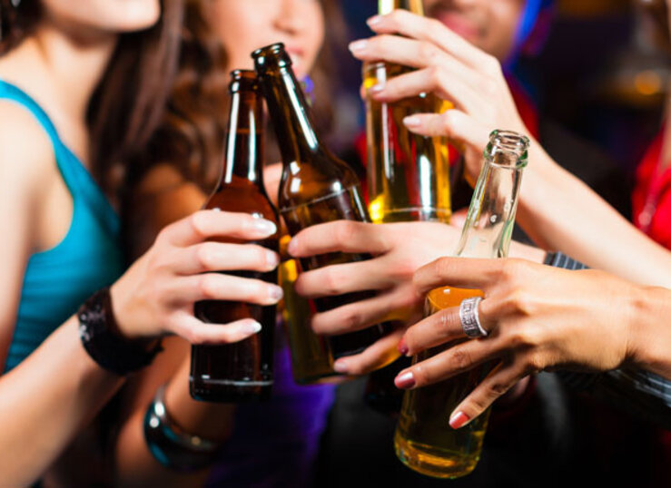 Este jueves debate de ley para prevenir que menores consuman alcohol