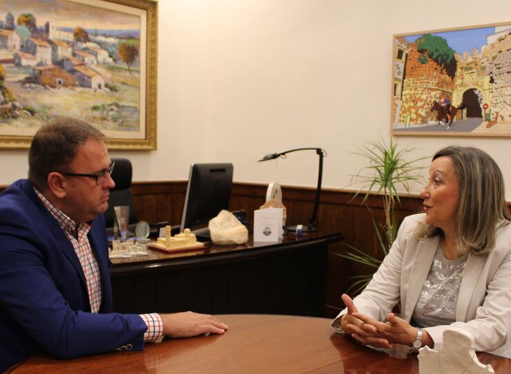 La directora del MNAR de Mrida visita al alcalde