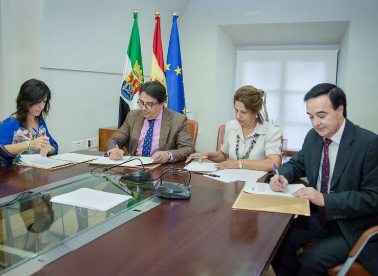 Acuerdo entre Junta y  APAMEX para mejorar accesibilidad