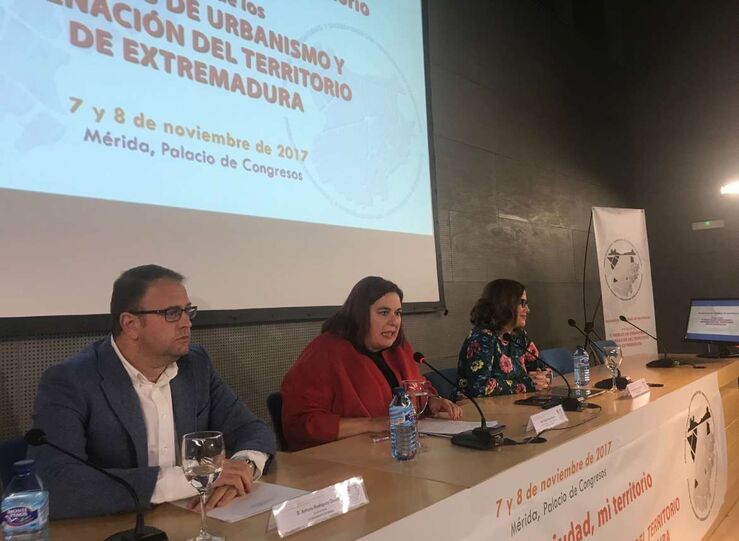 La Junta trabaja en una nueva Ley del Suelo de Extremadura