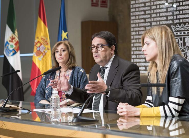 Acuerdo para intentar reducir el nmero de desahucios en Extremadura
