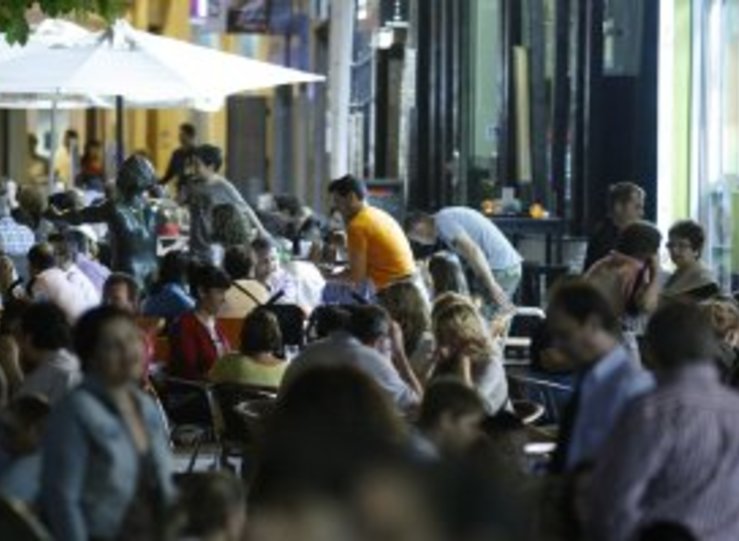 Cinco bares de Badajoz han sido sancionador por exceso de ruido