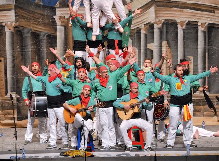 La jotra abrir la fianl del concuso agrupaciones Carnaval Romano