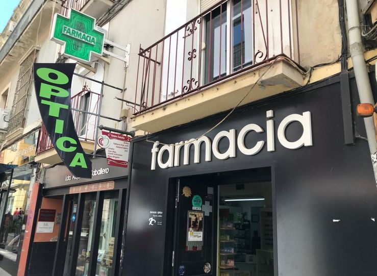 Vara se compromete a mantener ayudas a las 37 farmacias rurales de Extremadura 