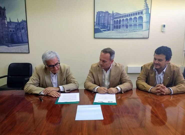 INTROMAC y el COADE firman un convenio para la cooperacin en distintas actividades
