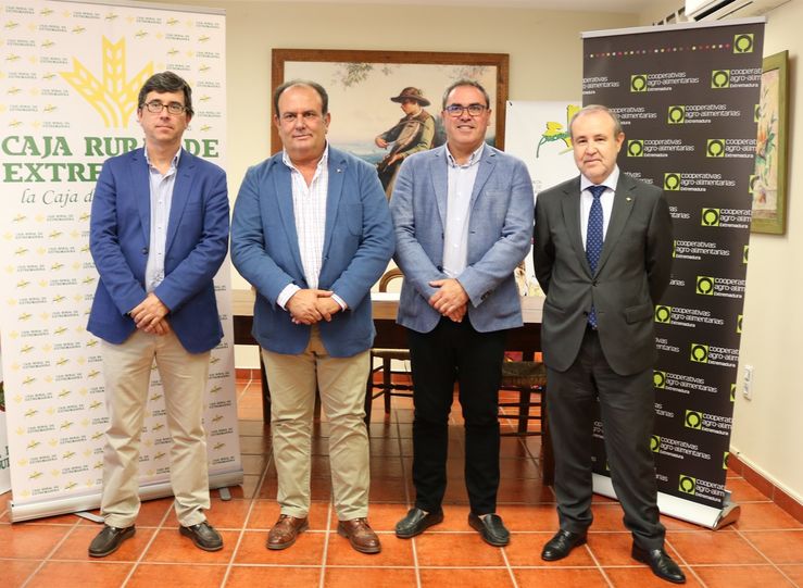 Caja Rural de Extremadura colaborar con Cooperativas AgroAlimentarias