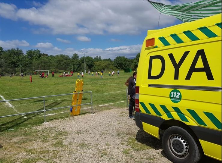 Varios campos de ftbol base de Badajoz y Cceres dispondrn de ambulancia DYA 