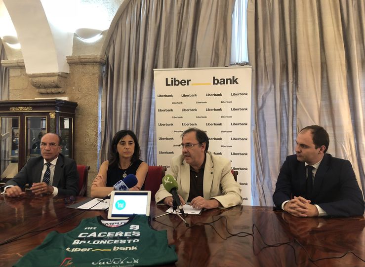 Liberbank patrocinar durante dos temporadas al Club Cceres Ciudad del Baloncesto