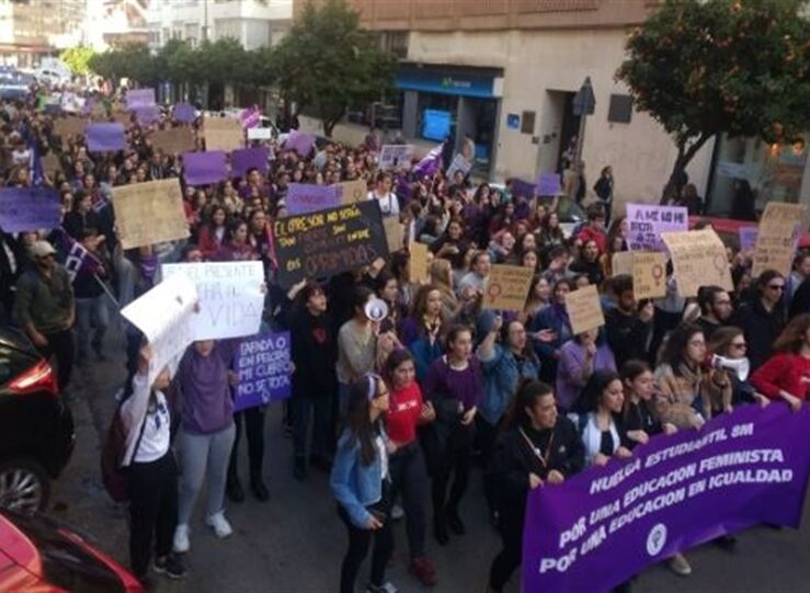 500 estudiantes de institutos FP y universidad reclaman una educacin feminista
