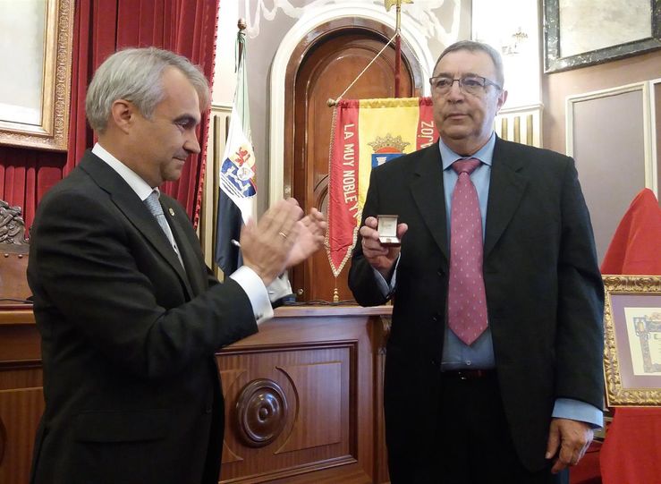 El Ayuntamiento de Badajoz nombra a Miguel Mancho cofundador del Mideba hijo adoptivo 