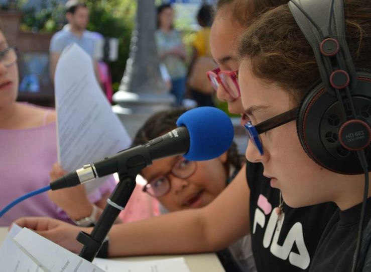 11 radios escolares del proyecto RadioEdu en la Feria del Libro de Mrida