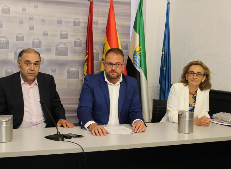 Ayuntamiento de Mrida anuncia multas de 700 euros por depositar basura fuera de horario
