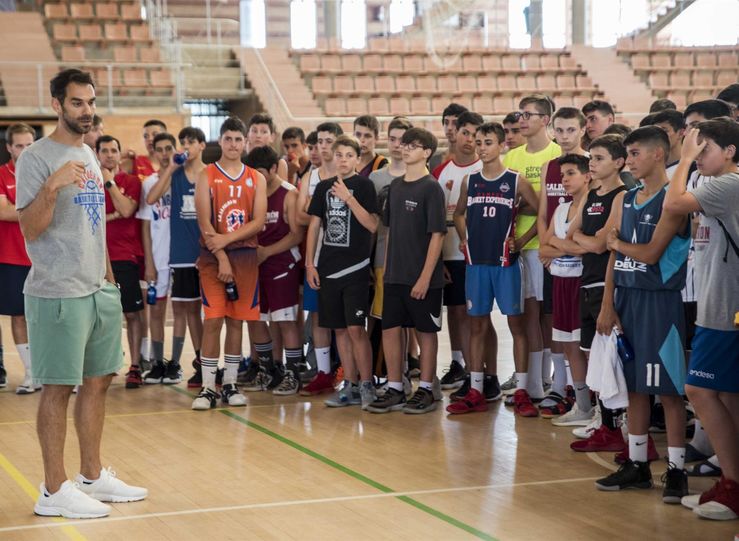 200 jvenes baloncestistas de toda Espaa participan en el XIII Campus Caldern en Badajoz