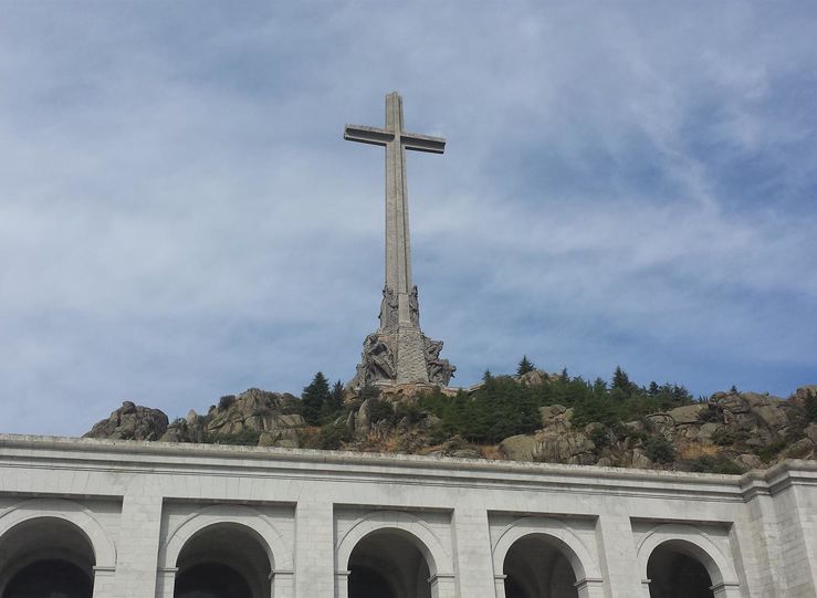 ARMHEX cree que la exhumacin de Franco empieza a dignificar la democracia