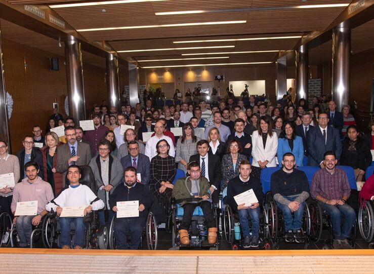43 jvenes con discapacidad de Extremadura mejoran su formacin con becas de la ONCE