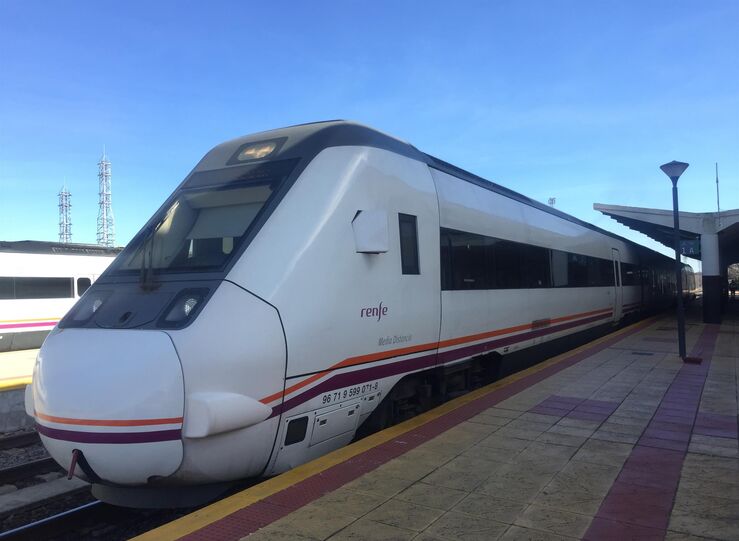 Renfe restablece el servicio diario del tren Media Distancia entre Badajoz y Madrid