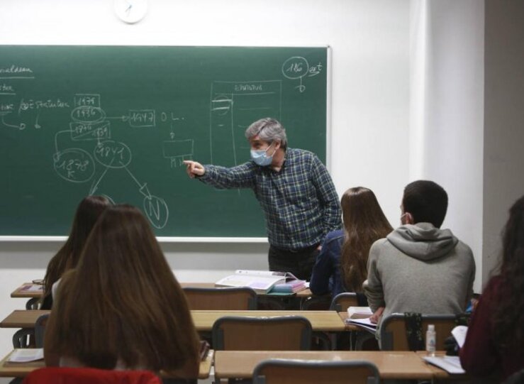 Extremadura slo mantiene 14 grupos educativos en formacin telemtica