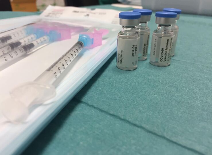 Sanidad y CCAA acuerdan enviar 25000 dosis de vacunas a Ceuta como medida preventiva