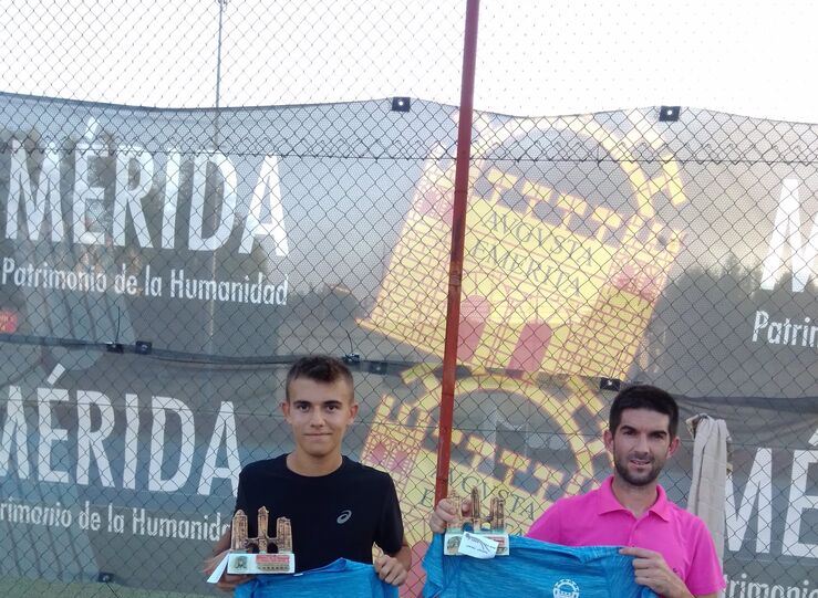Manuel Castillo resulta ganador del Torneo de Tenis de la Feria de Mrida