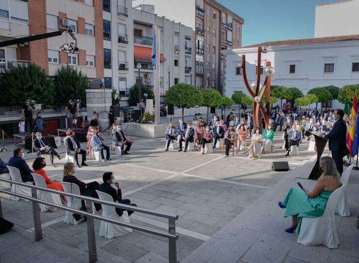 Los grupos parlamentarios retoman discursos en acto institucional por Da de Extremadura