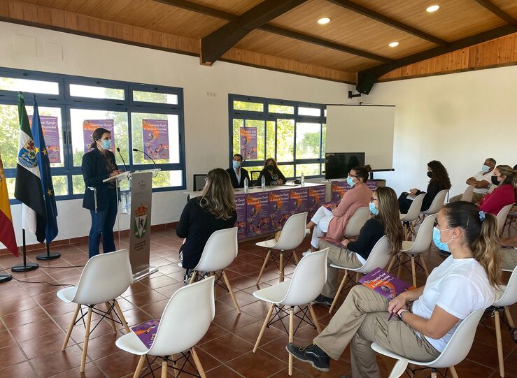 FADEMUR da a conocer su programa de Cooperativas Rurales en Valverde de Legans