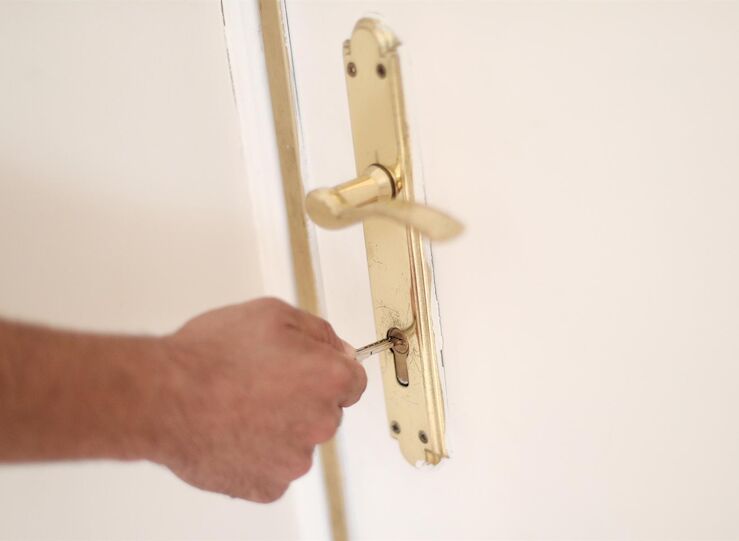 Vecinos de Gil Cordero de Cceres se oponen a instalacin de un piso tutelado en su bloque