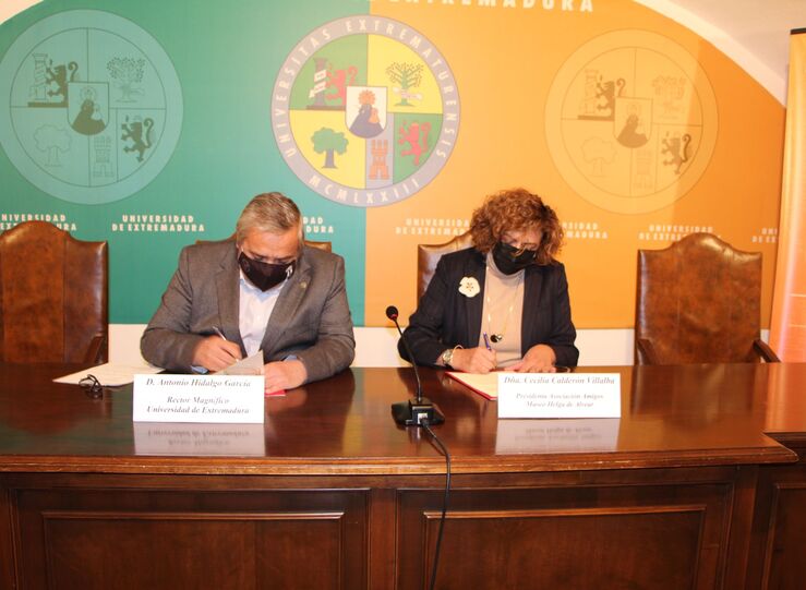 La UEx y la Asociacin Amigos del Museo Helga de Alvear firman un convenio de colaboracin